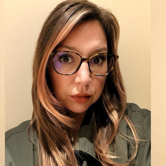 Meet your Posher, Melissa - Picture 2 of 2